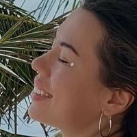 Adriana Hughes Nackt