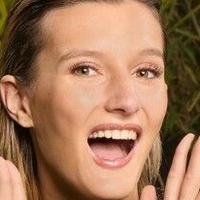 Anya Elsner Nackt