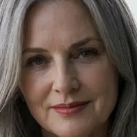 Elegant Edith Nackt