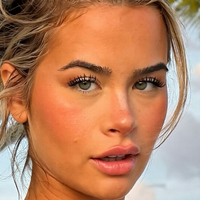 Emily Elizabth Nackt