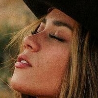 Emily Ellanah Nackt