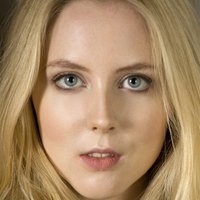 Emily McDonnell Nackt