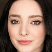 Emma Dumont Nackt