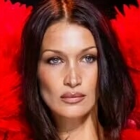 Isabella Hadid Nackt