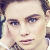 Lucy Fry Nackt