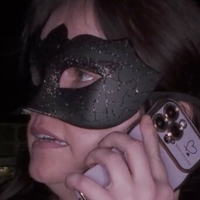 The Avery Peach Nackt